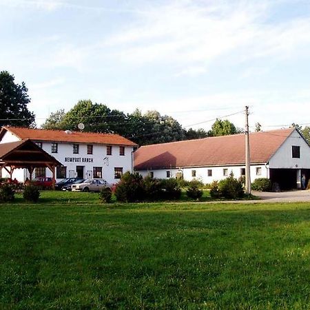 Staj Newport Hotell Dolní Domaslavice Exteriör bild