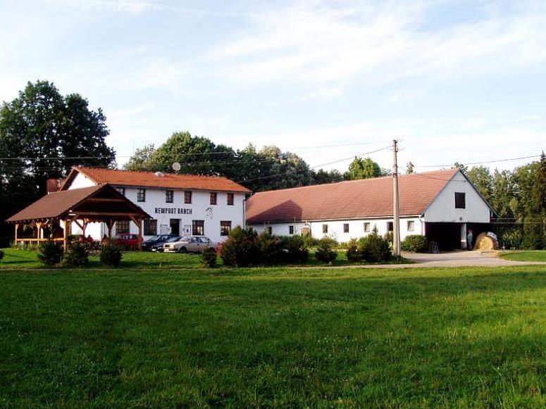 Staj Newport Hotell Dolní Domaslavice Exteriör bild